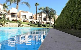 Townhouse Overlooking The Pool